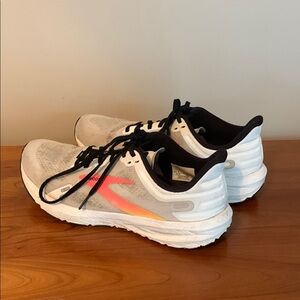 Brooks Launch 9 Women’s Running Shoe size 9.5